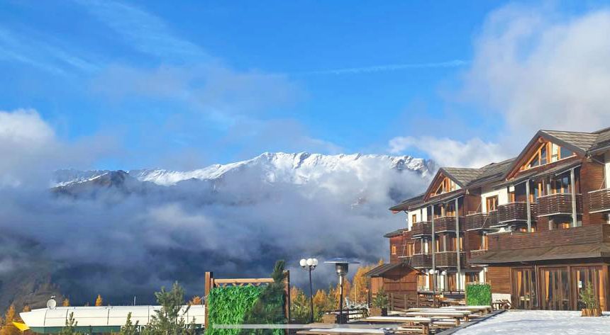 Savoia Mountain Resort veduta esterno e montagne